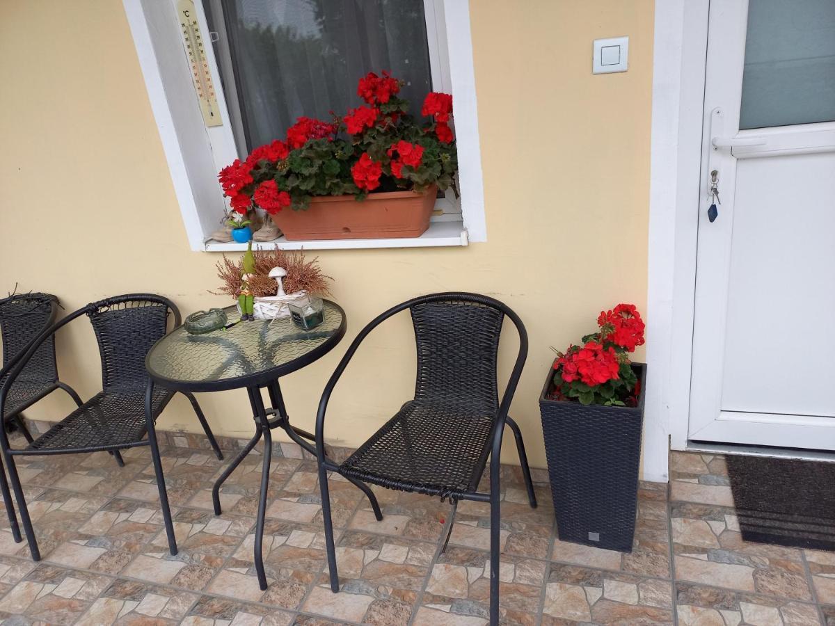 Oazis Apartman Sarospatak Exterior photo