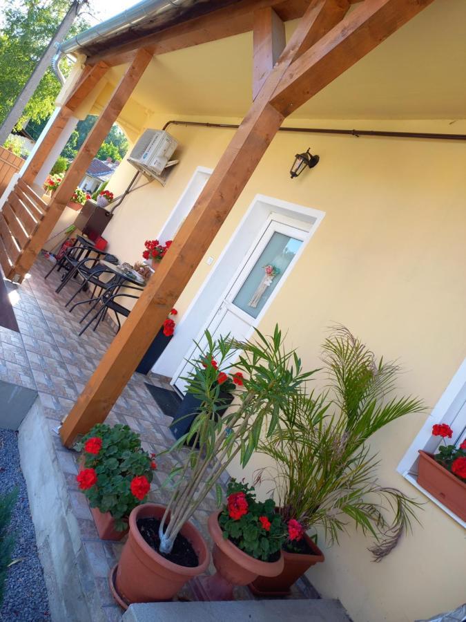 Oazis Apartman Sarospatak Exterior photo