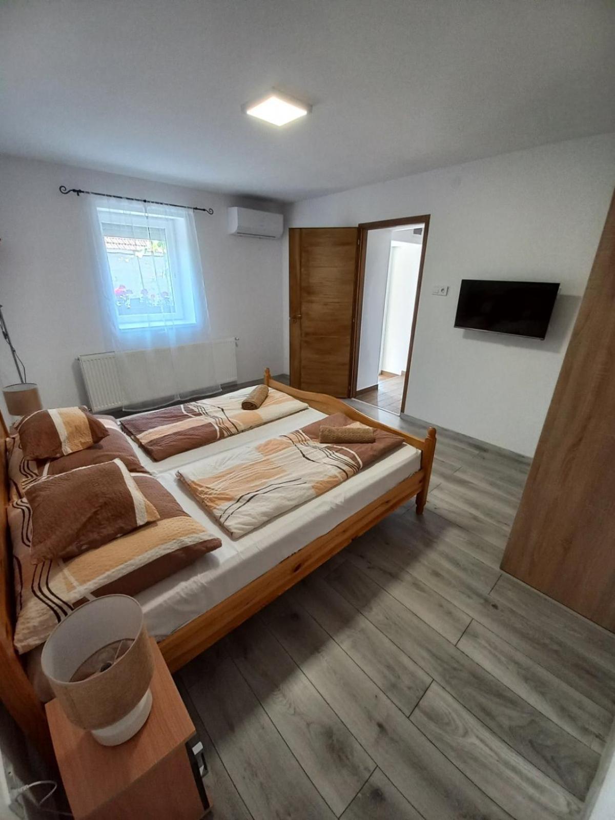Oazis Apartman Sarospatak Exterior photo