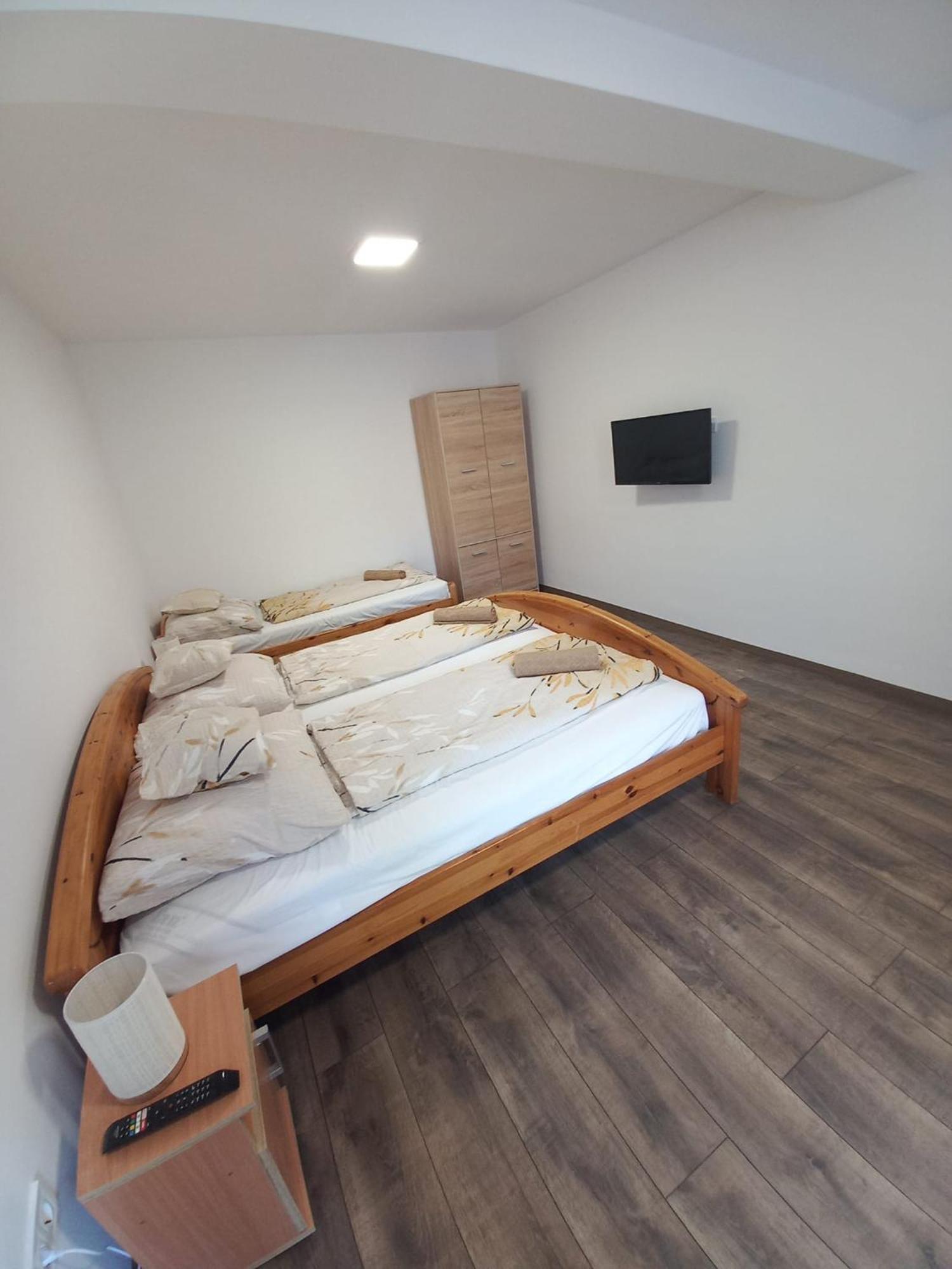 Oazis Apartman Sarospatak Exterior photo
